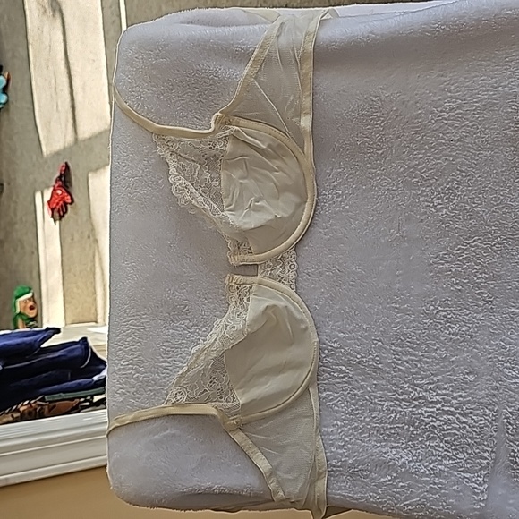 La Pearla Lace Bra - Picture 1 of 4